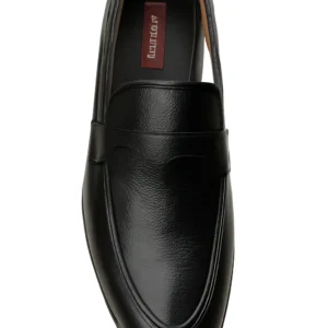 Classic Black Leather Loafers with Minimalist Design